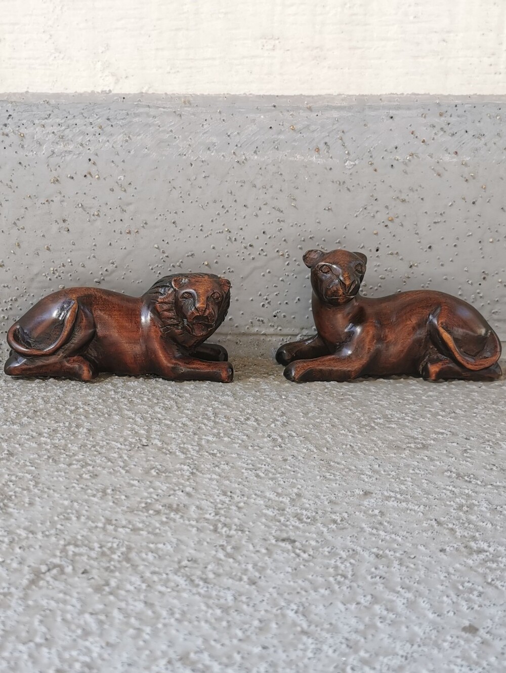 Vintage Hand-Carved Wooden Lion & Lioness Pair – Solid Wood Decor